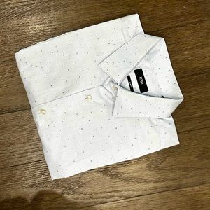 Boss check slim fit size 16 1/2 42 never worn damage on one button.